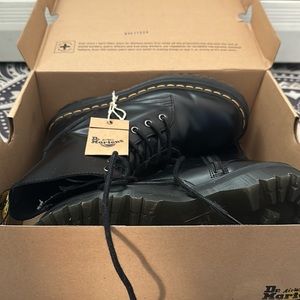 Size 8 Doc Marten Jadon Platform Boot’s